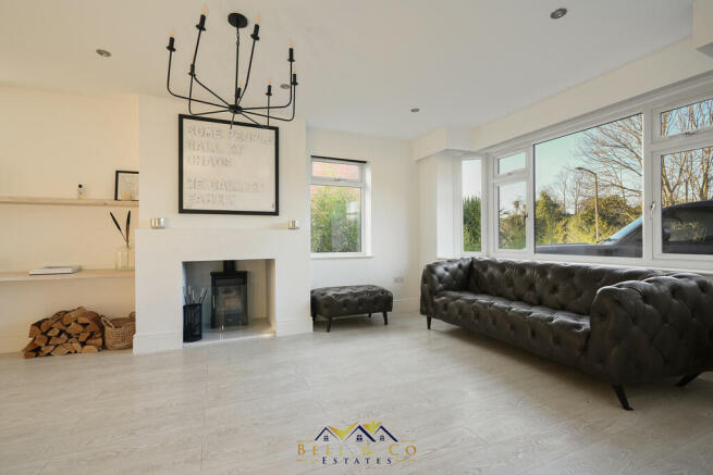 5 bed Detached for sale Image 9