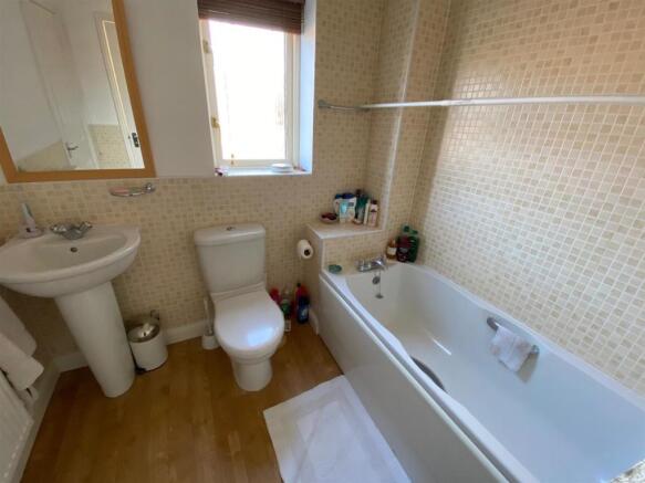 Family Bathroom.jpg