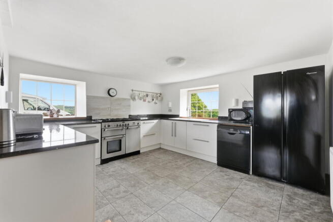 4 bed Semi-Detached for sale Image 11
