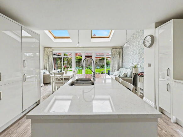 4 bed Detached for sale Image 6