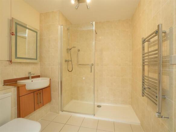 2 bed Retirement Property for sale Image 11