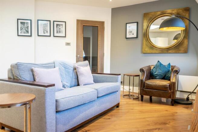 2 bed Apartment to rent Image 9