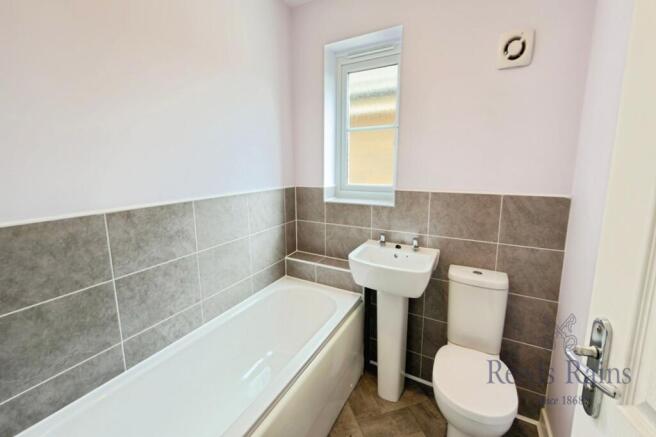 3 bed Semi-Detached to rent Image 8