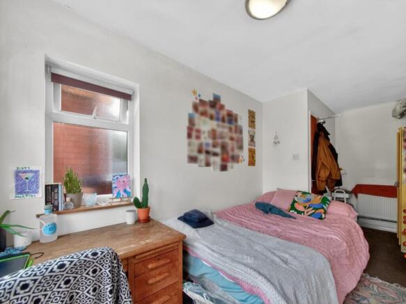 6 bed Not Specified for sale Image 9