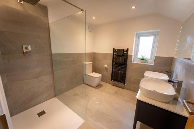 4 bed Detached for sale Image 11