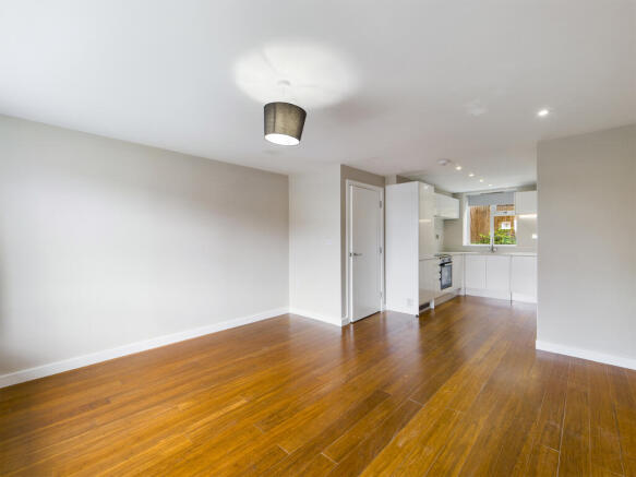 CAM00080P1-PR0367-STILL07