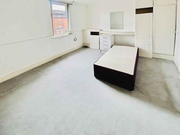 5 bed Terraced for sale Image 5