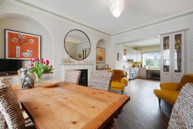 4 bed Town House for sale Image 7