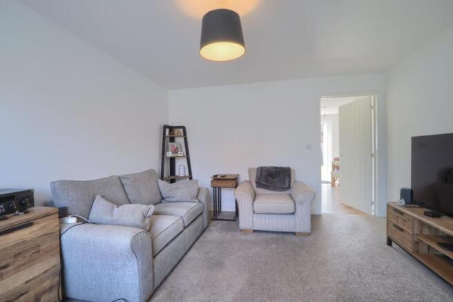 3 bed Semi-Detached for sale Image 4