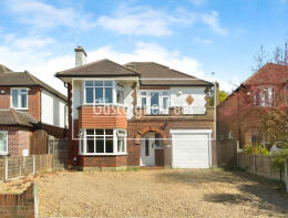 35, Medina Avenue, Esher KT10 9TJ