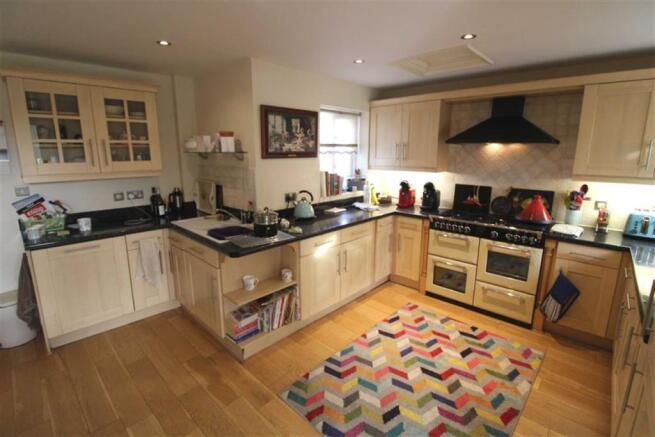 BREAKFAST KITCHEN WITH