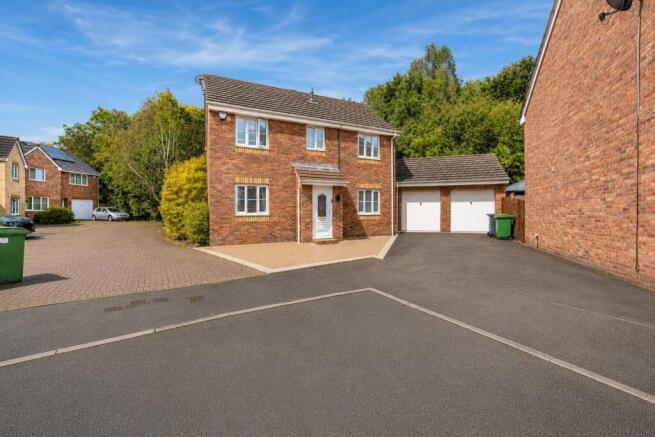 4 bedroom, Detached Family home with a Garage.