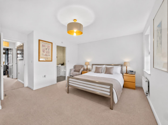 4 bed Town House for sale Image 4
