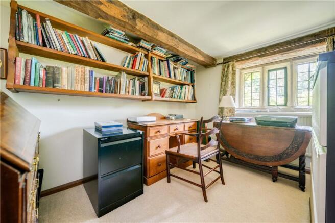 5 bed Detached for sale Image 9