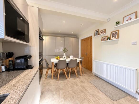 KITCHEN DINER