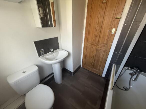 2 bed End of Terrace to rent Image 8