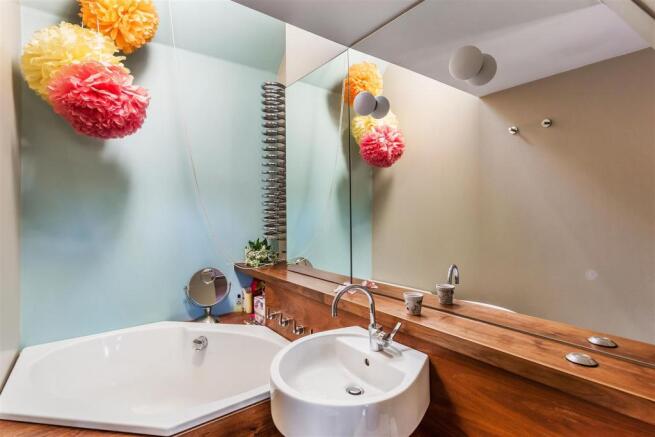 house. estate agency Frensham 7 The Grange