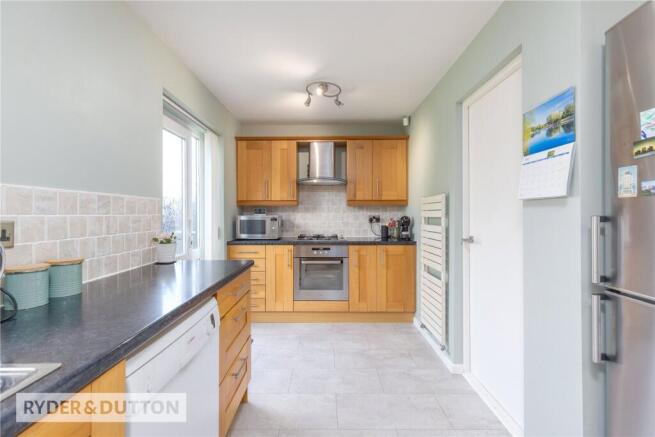 4 bed Detached for sale Image 11