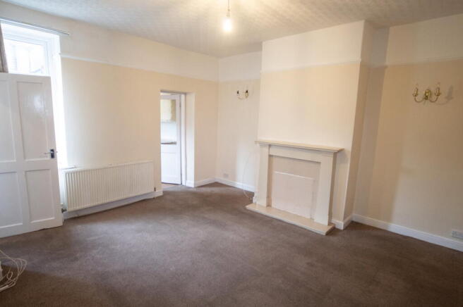 2 bed End of Terrace to rent Image 4