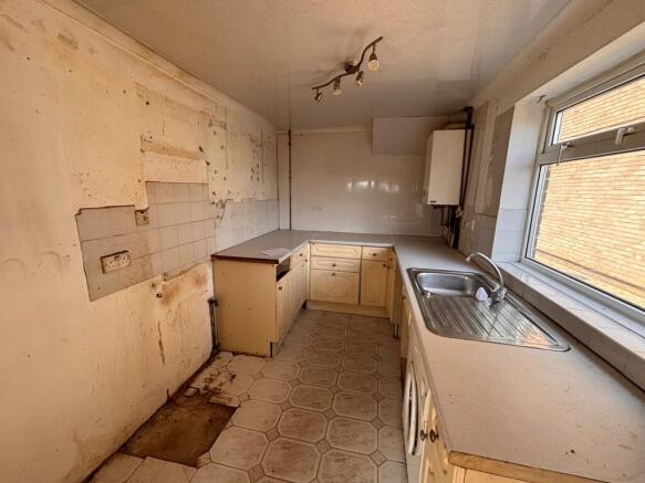 3 bed Semi-Detached for sale Image 8