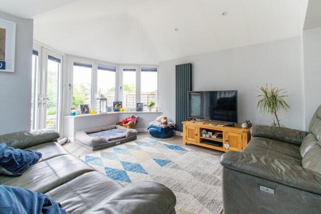Barn Crescent, Newbury, RG14 photo 3