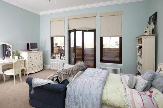 BEDROOM 2