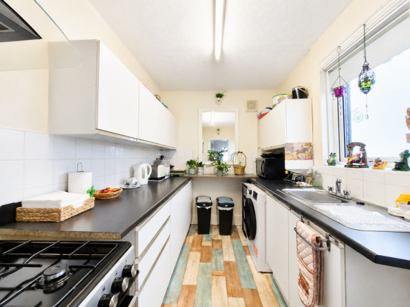 2 bed Terraced for sale Image 6