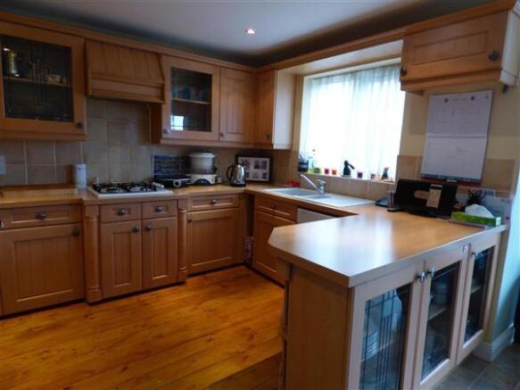KITCHEN/BREAKFAST