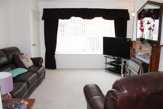 Lounge/Dining Room