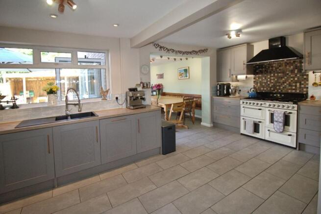 Kitchen Dining Area