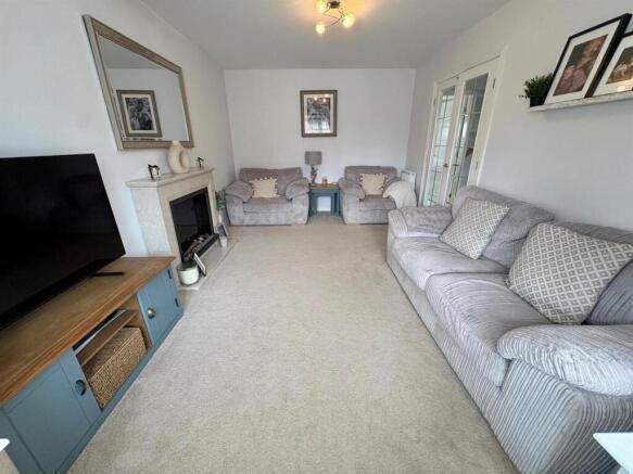 4 bed Detached for sale Image 5
