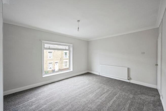 3 bed Terraced for sale Image 9