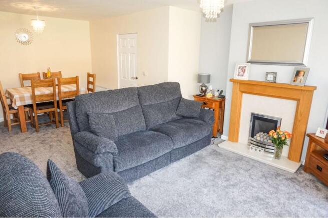 Lounge/Dining Room