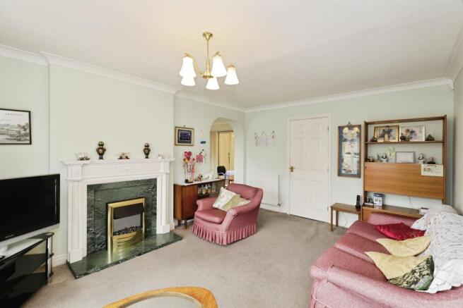 4 bed Detached for sale Image 8