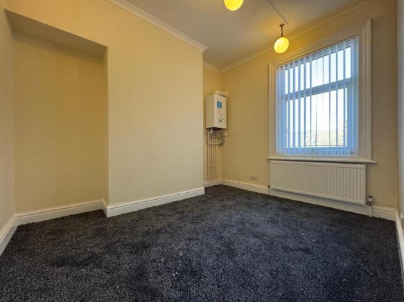 2 bed Terraced to rent Image 4