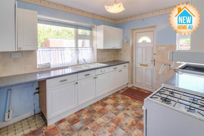 KITCHEN/DINING ROOM: