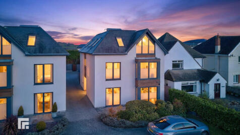 Llantrisant Road, Groesfaen, Pontyclun