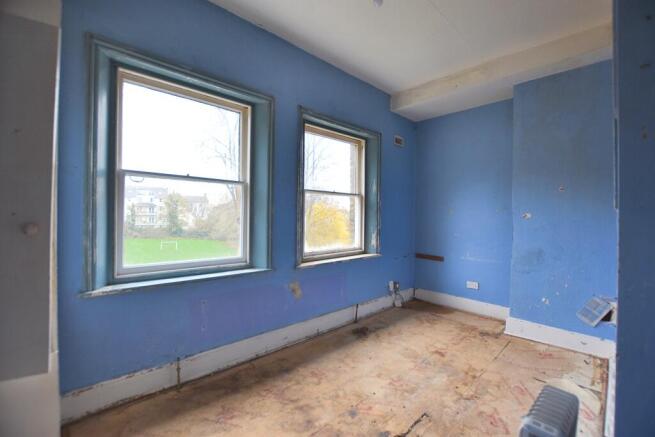 Flat C, 12 Fox Hill, Penge, London SE19 2UU