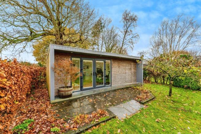 Sandy Lane, Whitegate, Northwich, CW8 photo 3