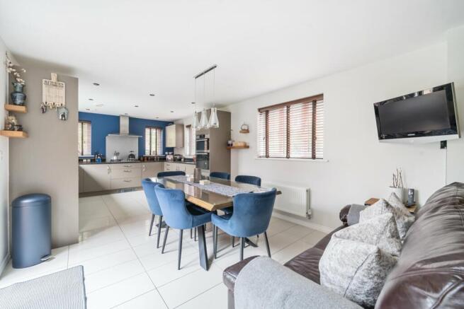 Kitchen/B'fast Room