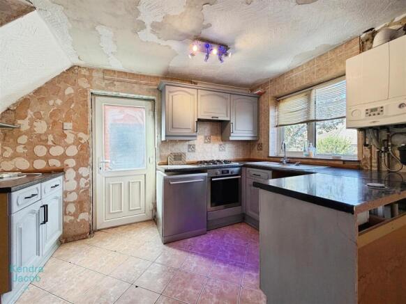 3 bed Semi-Detached for sale Image 5