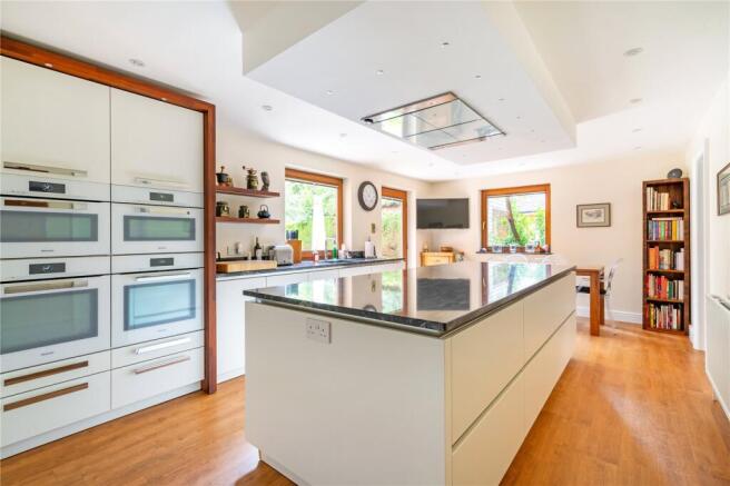 Broadlayings, Woolton Hill, Newbury, Berkshire, RG20 photo 5