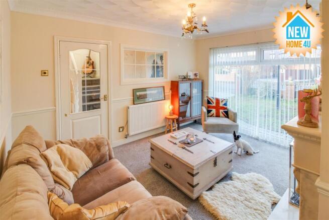 LIVING ROOM: