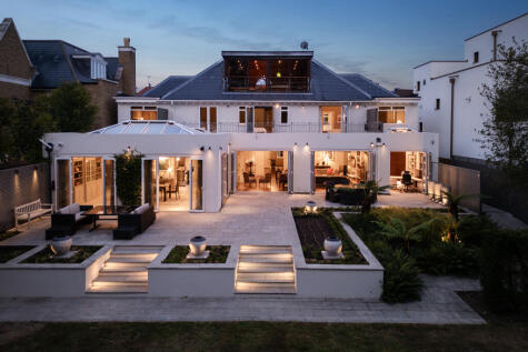 Roedean Crescent, London, SW15