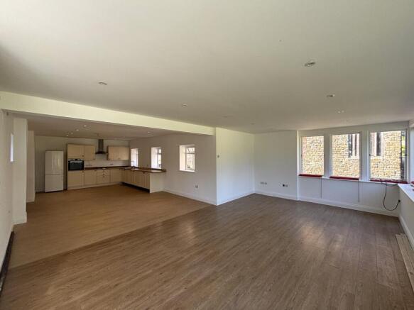 3 bed Detached to rent Image 3