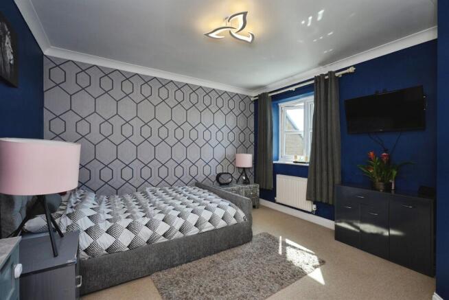 4 bed Semi-Detached for sale Image 12