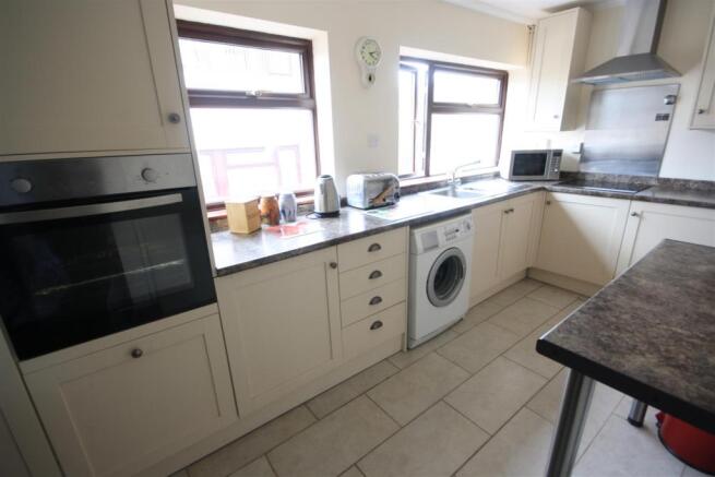 KITCHEN/BREAKFAST RO