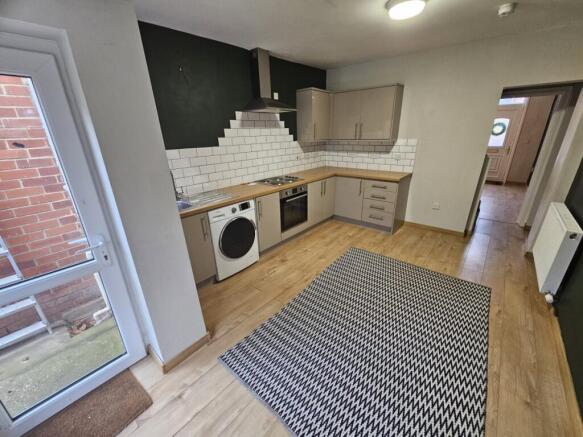 3 bed House to rent Image 9