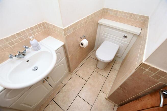 GROUND FLOOR WC (side)