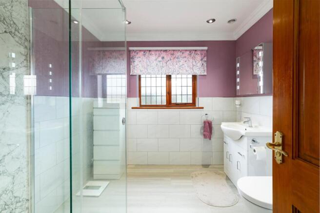 4 bed Detached for sale Image 12